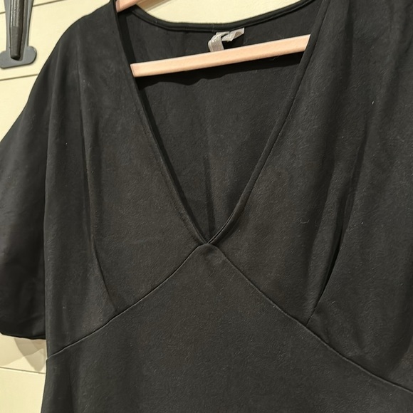 Very cute little black dress and ASOS brand - Picture 2 of 3